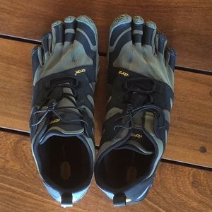 NWOT Vibram Trail Runners